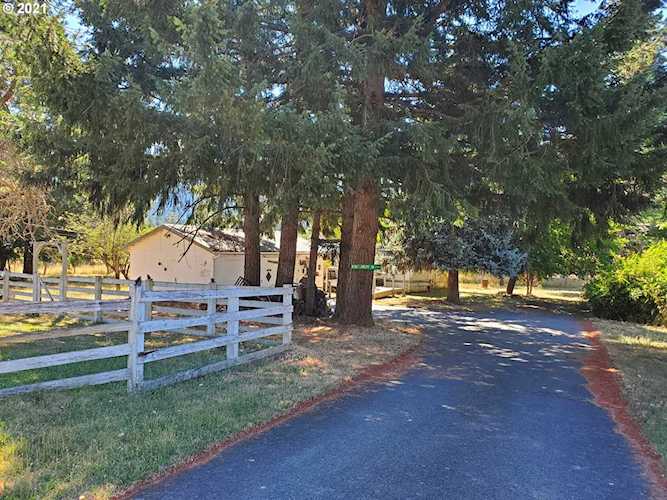 102 Forty-Niner Ln Glendale, OR 97442