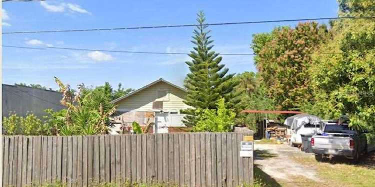 6044 Adamsville Rd Gibsonton, FL 33534