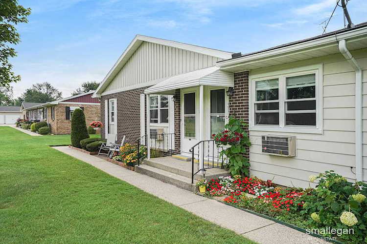 715 SE Andover St Kentwood, MI 49548