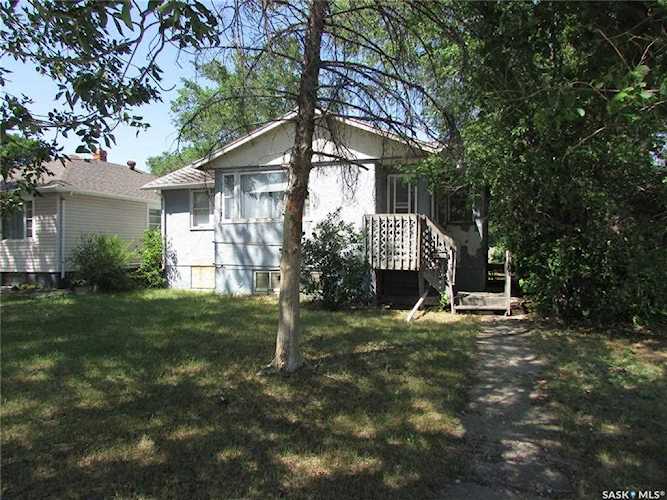 4414 Dewdney Ave Regina, SK S4T 1B1