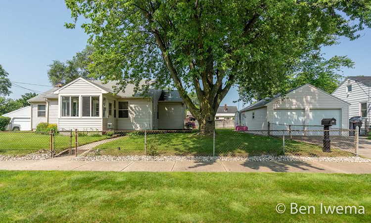 4423 SW Hyde Park Ave Wyoming, MI 49548 | MLS 21094672 Photo 1
