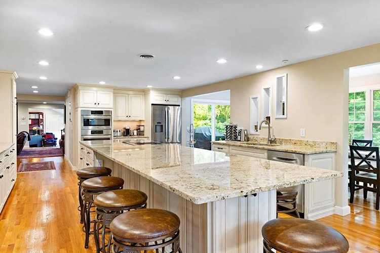 34 Mohawk Rd Canton, MA 02021