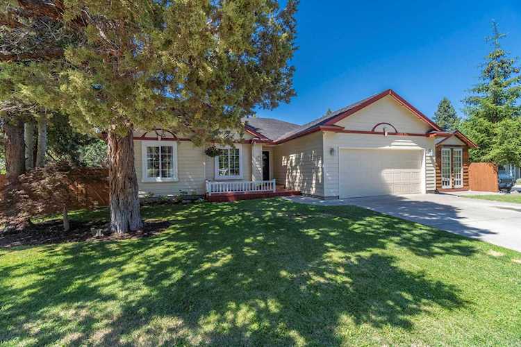 1910 SE Autumnwood Ct Bend, OR 97702