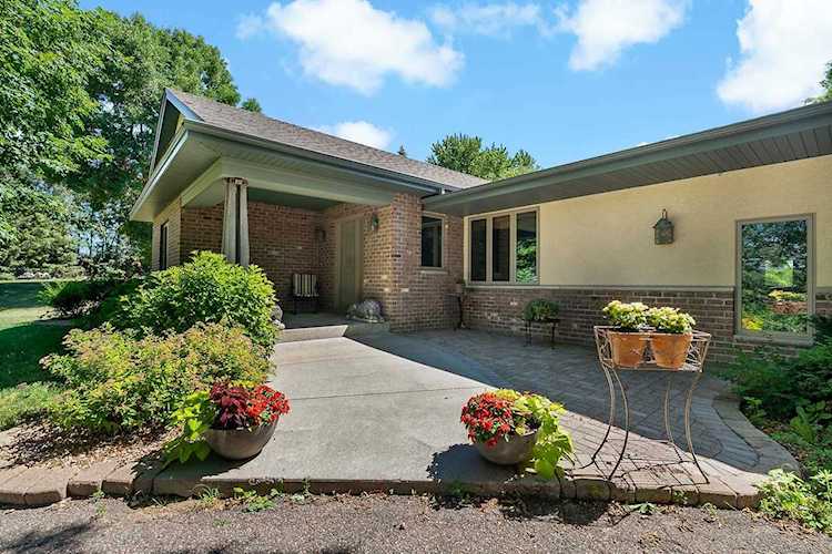 8805 Sunset Trail Chanhassen, MN 55317