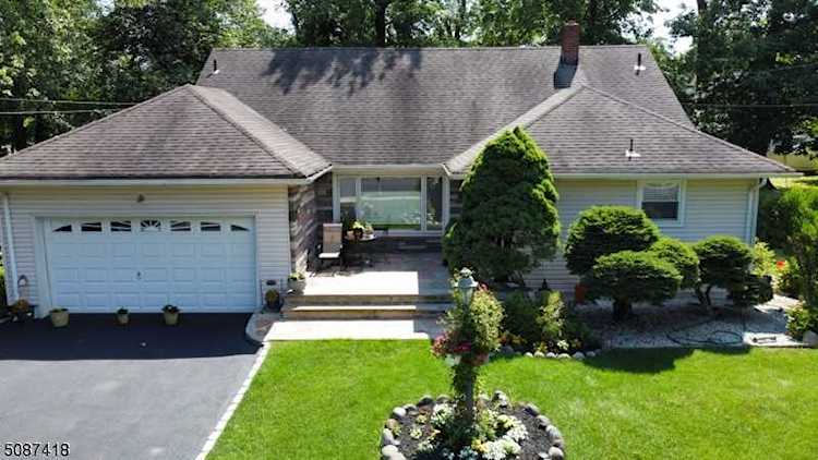 68 Brian Rd West Caldwell Twp., NJ 07006