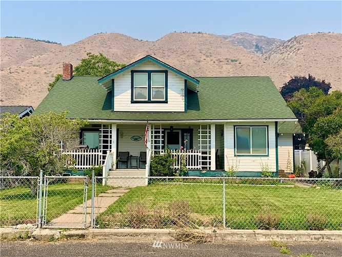 228 Warren Ave W Pateros, WA 98846