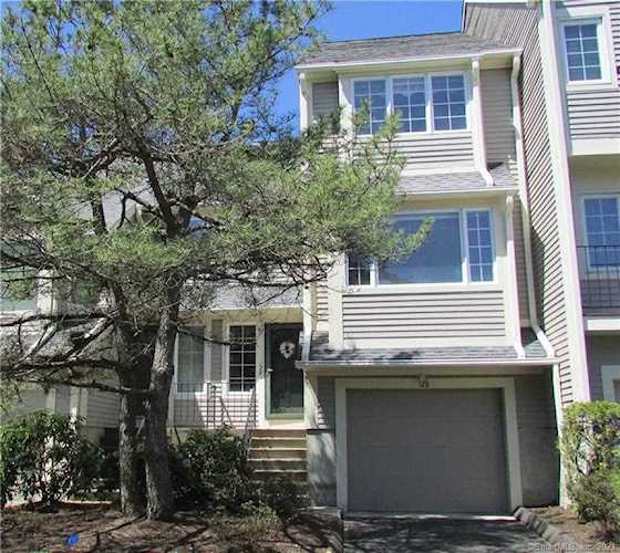 128 Paugusett Circle #128 Trumbull, CT 06611 | MLS 170393763 Photo 1