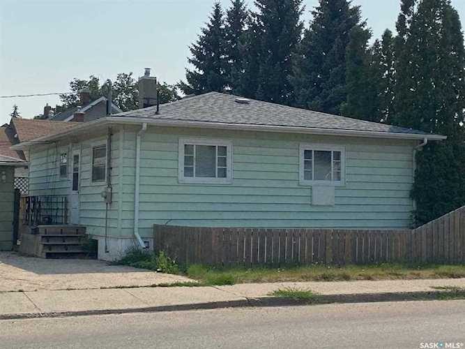 1151 NW 5th Ave Moose Jaw, SK S6H 3Y6