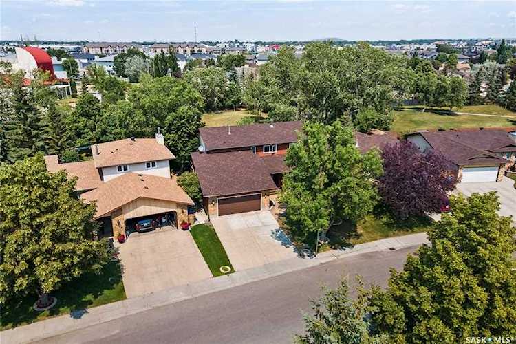 3110 E Parkland Dr Regina, SK S4V 1W5