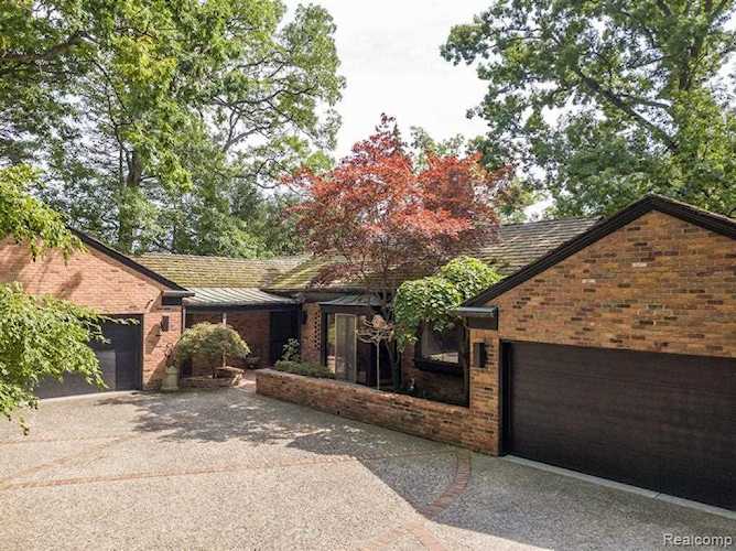 1445 Kirkway Rd Bloomfield Twp, MI 48302 | MLS 2210060679 Photo 1