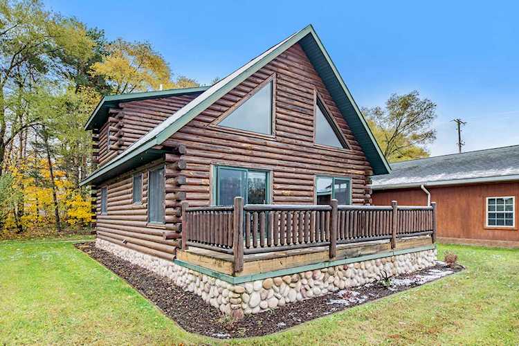 443 Ensley St Howard City, MI 49329