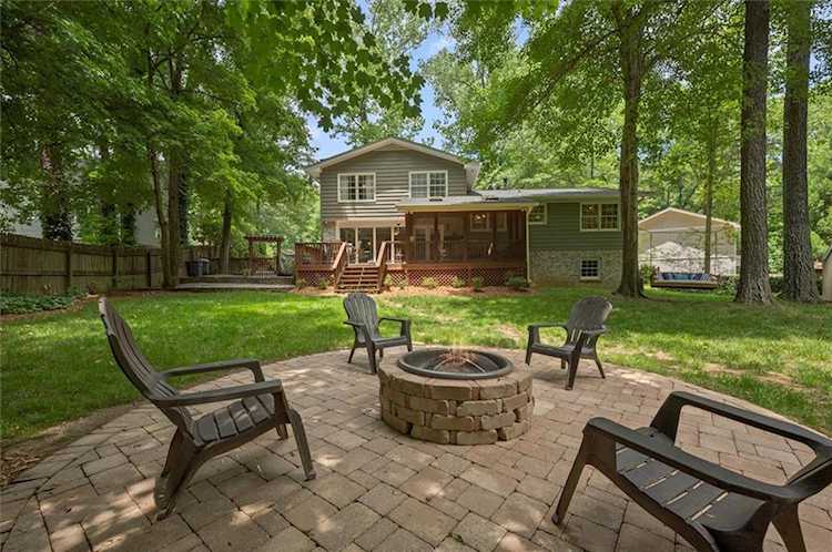 4667 Dellrose Dr, Dunwoody, GA. 30338 | MLS #6921177 | $560,000 Photo 1