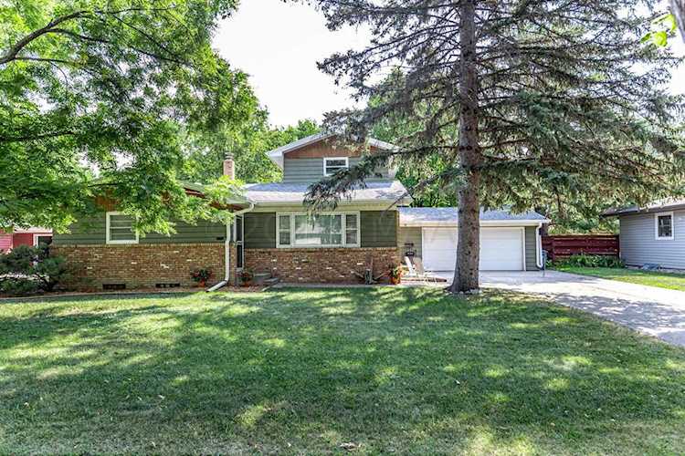 1222 S 16th St Moorhead, MN 56560