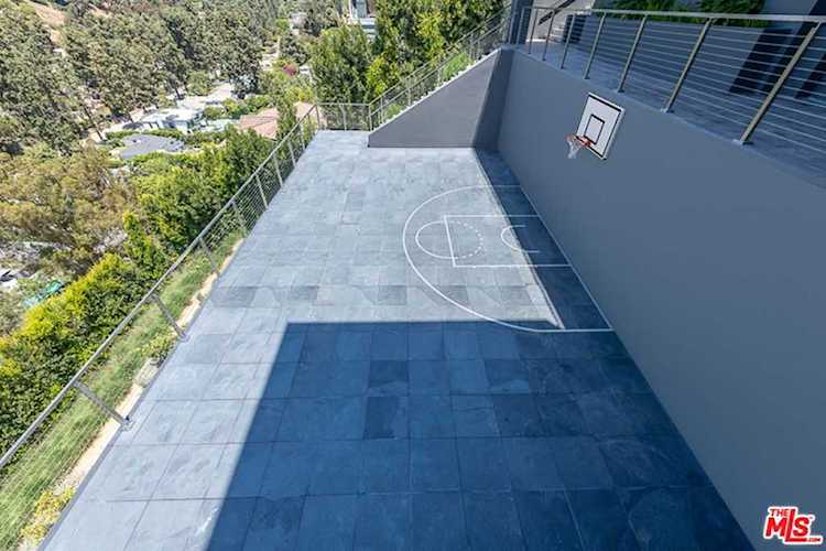 9400 Readcrest Dr Beverly Hills, CA 90210