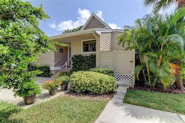 1002 Caravel Ct Tarpon Springs, FL 34689 | MLS U8131361 Photo 1