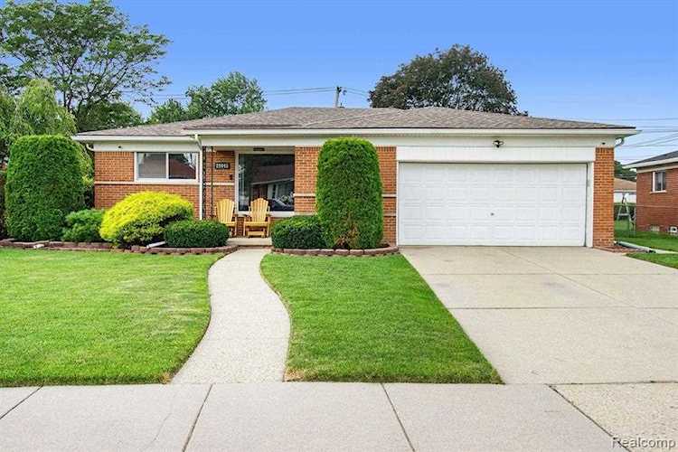 28445 Gilbert Dr Warren, MI 48093 | MLS 2210061176 Photo 1