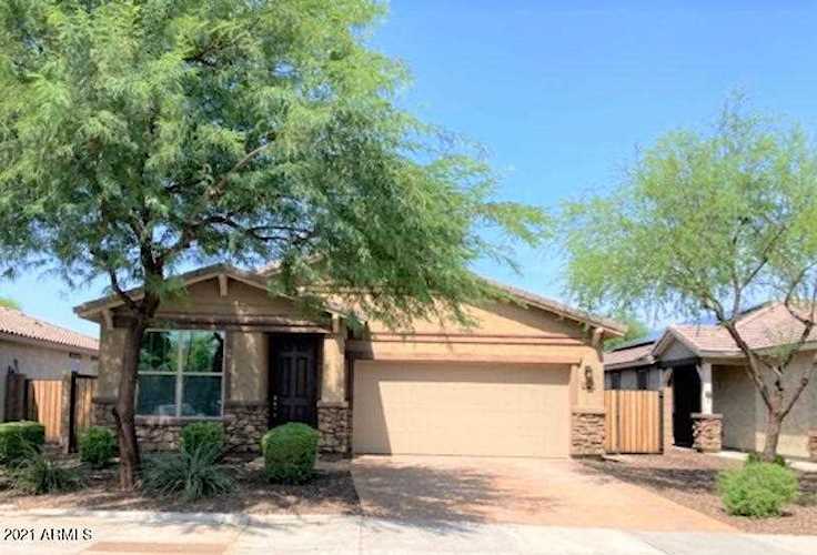 2570 S Loren Lane Gilbert, AZ 85295 | MLS 6271127 Photo 1