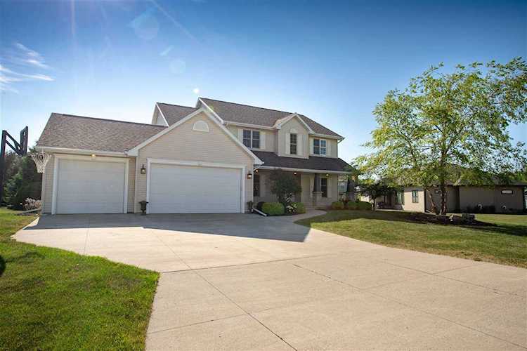 N8634 Winding Trail Dr Menasha, WI 54952