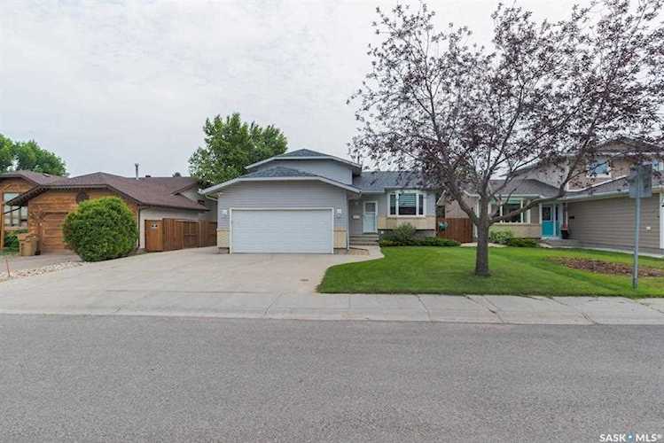 6910 Maple Brook Crescent Regina, SK S4X 4J1
