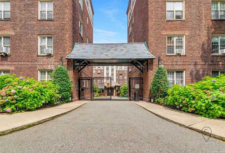 83-09 Talbot Street #3L Kew Gardens, NY 11415