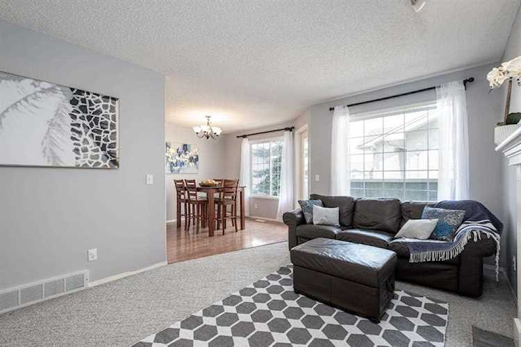 52 Beddington Gardens NE Calgary, AB T3K 4N9
