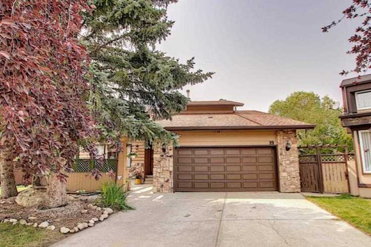 19 Whitefield Place NE Calgary, AB T1Y 5J9