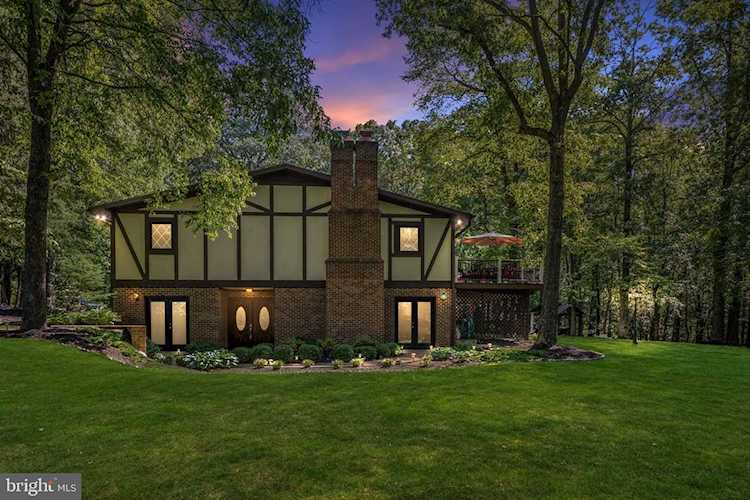 8121 Rondelay Ln Fairfax Station, VA 22039