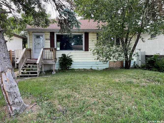 912 Elphinstone St Regina, SK S4T 3L6