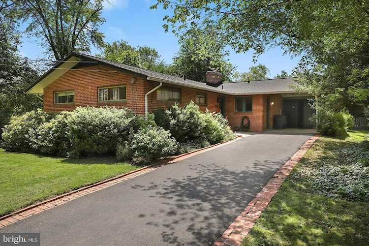 10008 Morningside Ct Fairfax, VA 22030