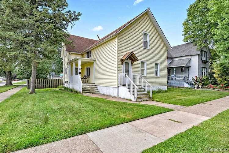 805 Pine St Wyandotte, MI 48192