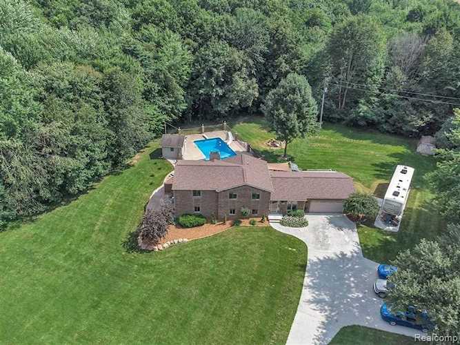 2601 Fisk Rd Genoa Twp, MI 48843 | MLS 2210061617 Photo 1
