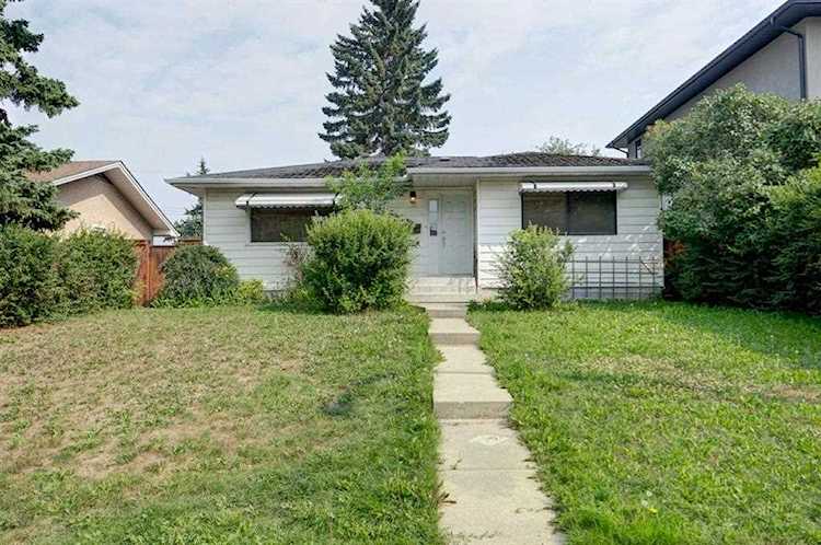 56 Langton Dr SW Calgary, AB T3E 5E9