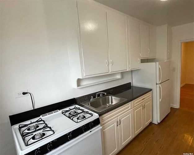 42-28 201st Street #E5 Bayside, NY 11361