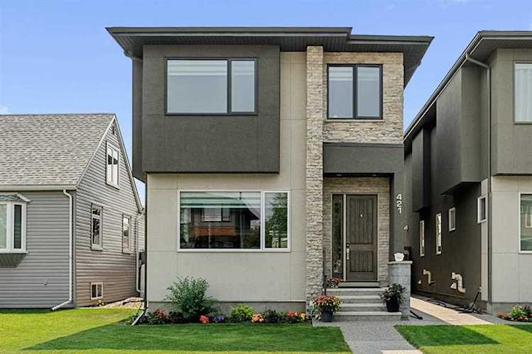 421 22 Ave NE Calgary, AB T2E 1T8