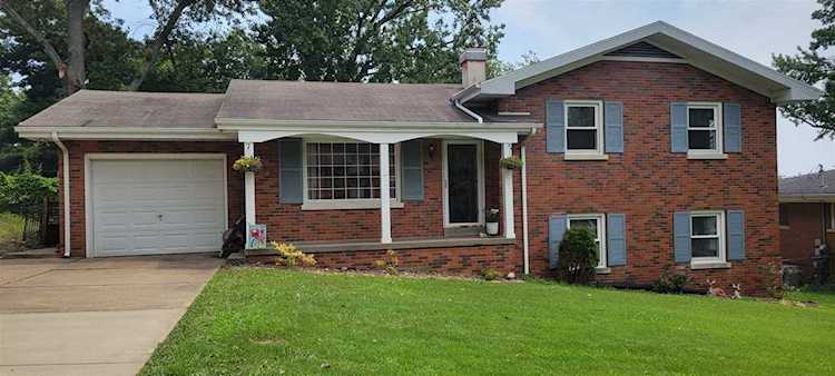 2221 Swinging Way Drive Evansville, IN 47711