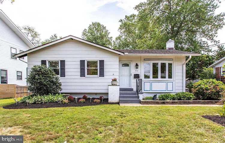 410 Yeonas Dr For Sale in Vienna Photo 1