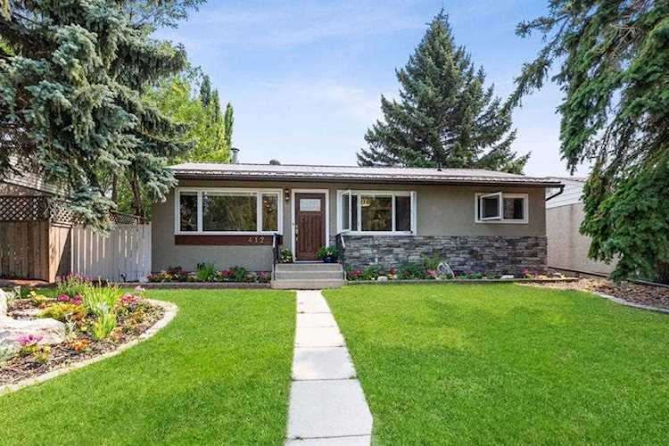 412 Arlington Dr SE Calgary, AB T2H 1S3