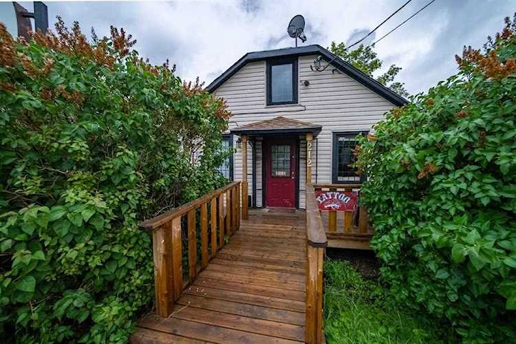 212 Third Ave W Cochrane, AB T4C 1A7