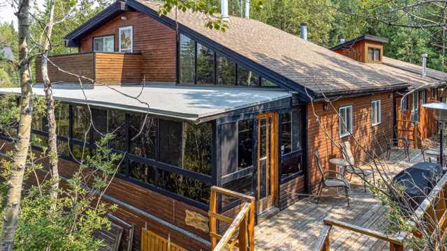 28126 Township Road 411 Rural Lacombe County, AB T4L 2N3