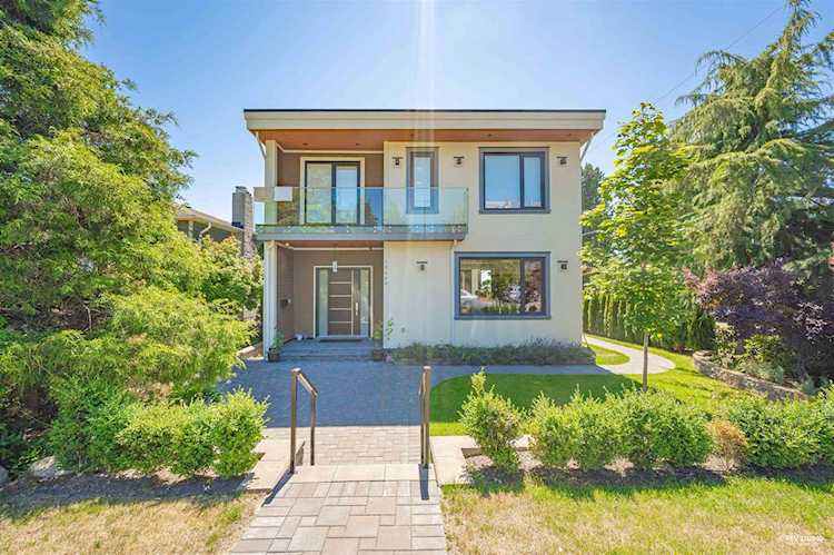 13600 Blackburn Avenue White Rock, BC V4B 2Y8