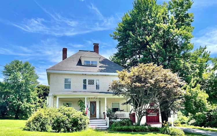 255 Main St Cumberland, ME 04021