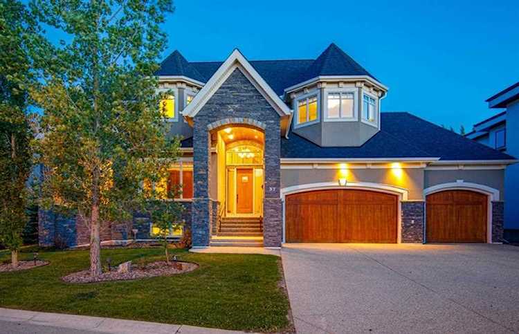 37 Aspen Ridge Terrace SW Calgary, AB T3H 0P1