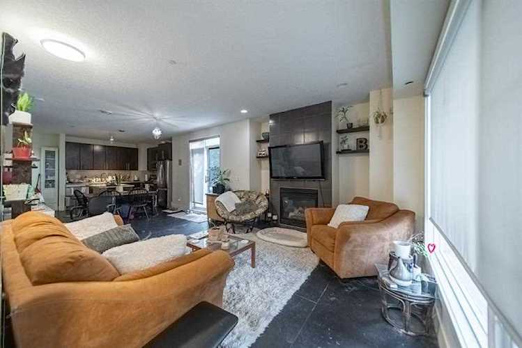2101 17 St SW #5 Calgary, AB T2T 4M5