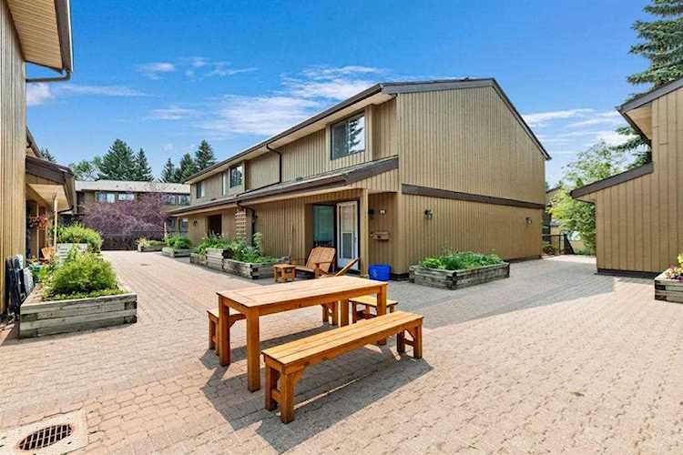3131 63 Ave SW #521 Calgary, AB T3E 6N4