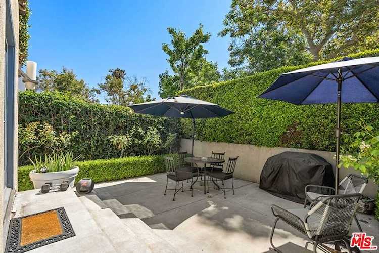 6816 Waring Ave Los Angeles, CA 90038