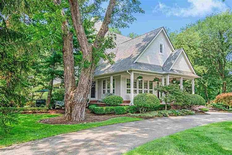 8763 24 Mile Rd Shelby Twp, MI 48316 | MLS 58050049008 Photo 1
