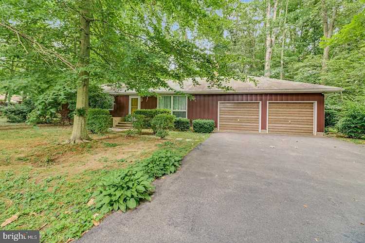 125 Lake Dr Felton, DE 19943