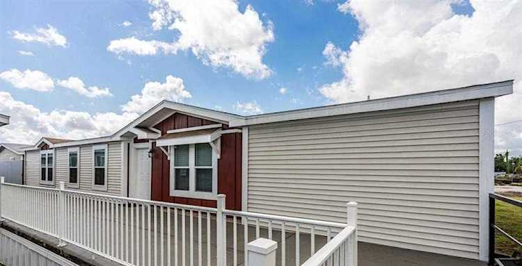 10001 Prevatt St Gibsonton, FL 33534