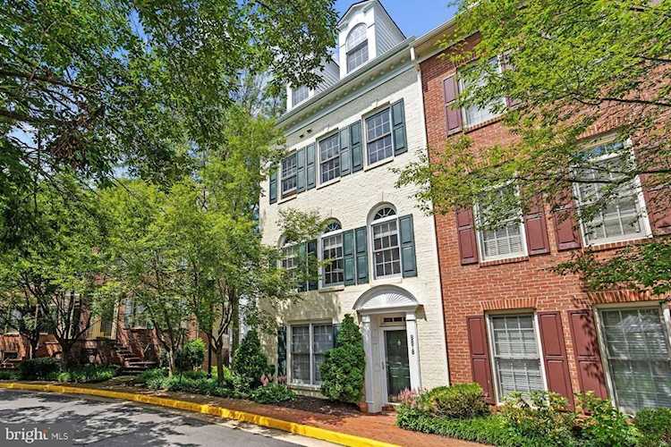 8878 Ashgrove House Ln Vienna, VA 22182 | MLS ® VAFX1206580 Photo 1
