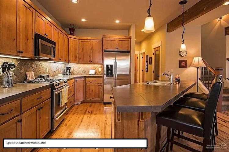 61453 Linton Loop Bend, OR 97702